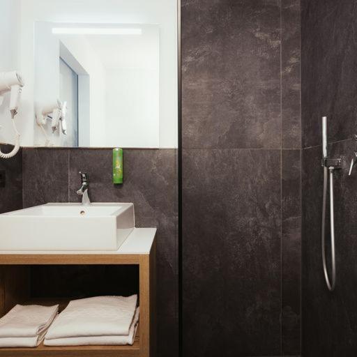 Hotel Leonard Nova Ponente Ngoại thất bức ảnh